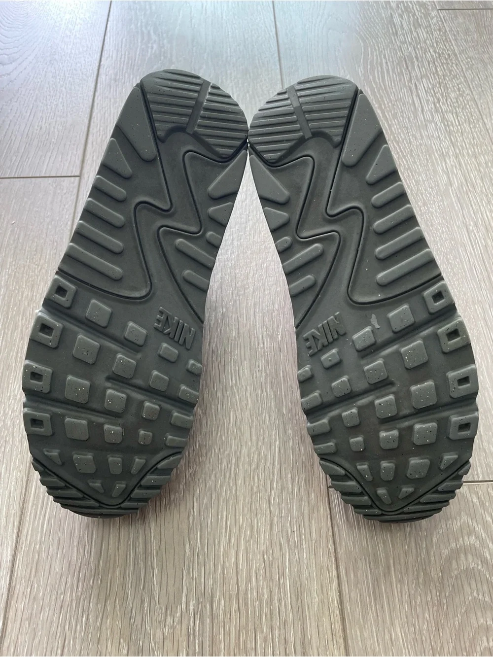 Nike Kids Air Max Low Top Sneakers in Grey and White - Picture 7 of 9